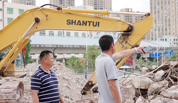 三年三十多臺(tái)挖掘機(jī) 拆遷三兄弟為何獨(dú)愛山推